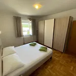 Duje Ribnica شقة